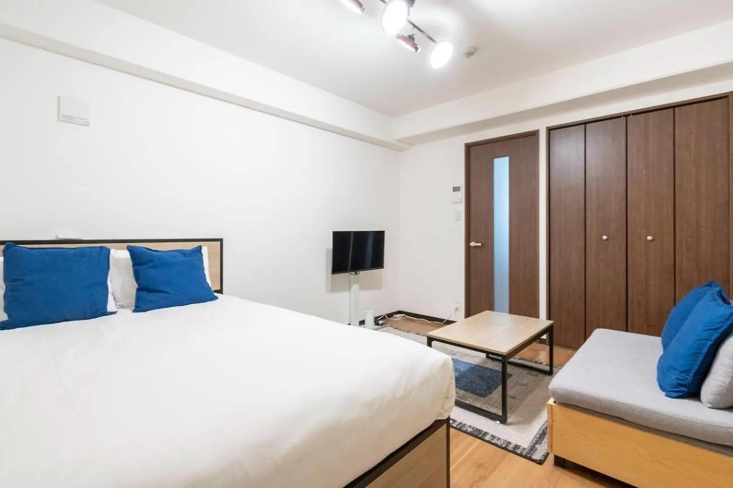 Anri Kitadume Osaka Castle Apartment