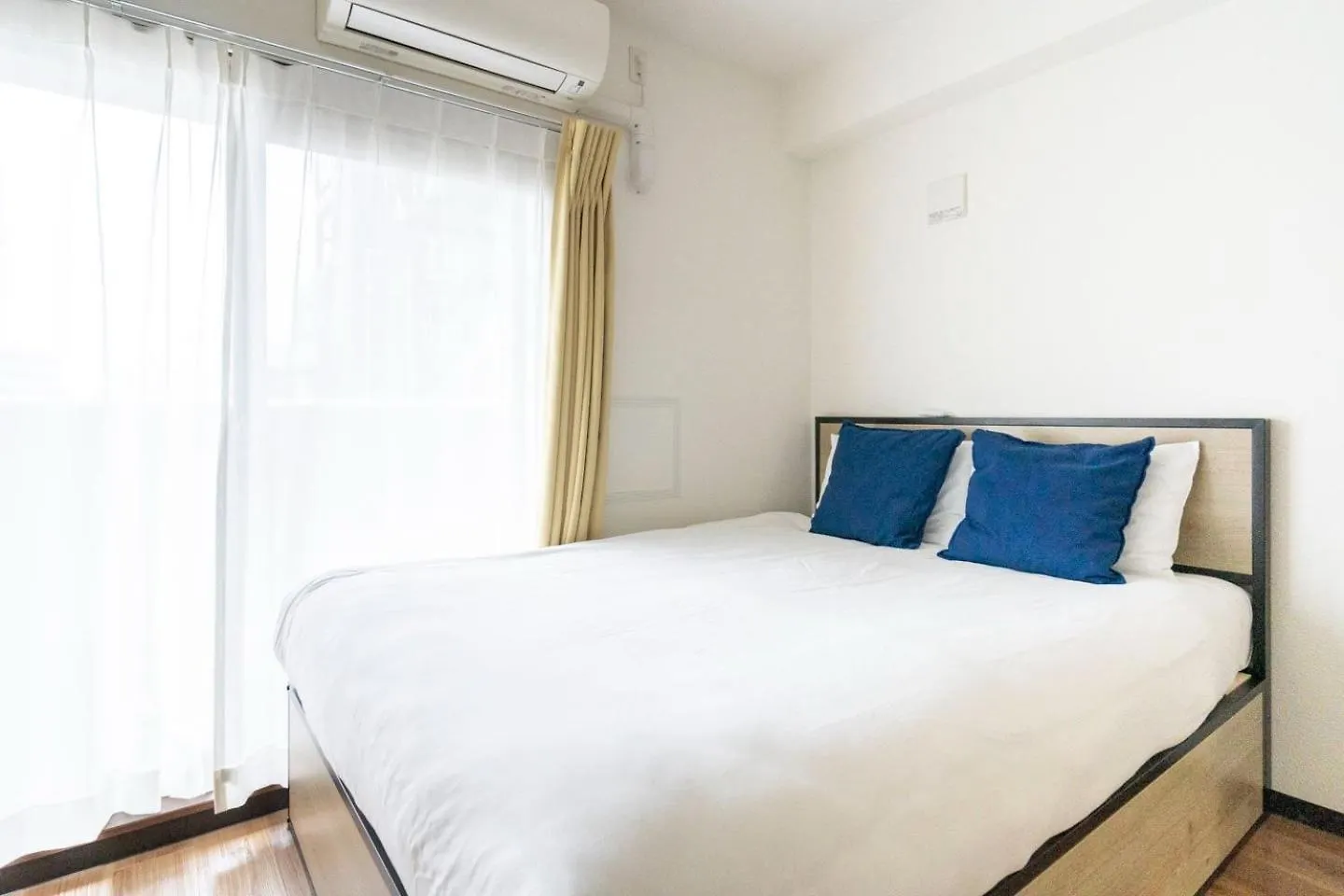 Anri Kitadume Osaka Castle Apartment